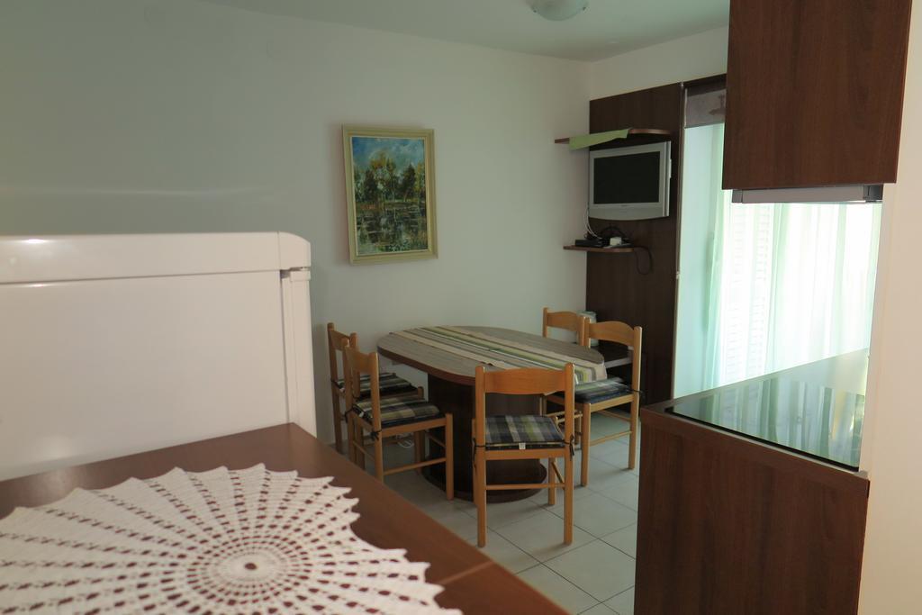 Apartment Omerovic Novalja Exterior foto